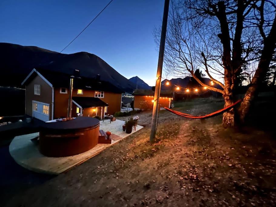 Moonvalley Lodge - Stort & Koselig Hus - Mandalen Bagian luar foto